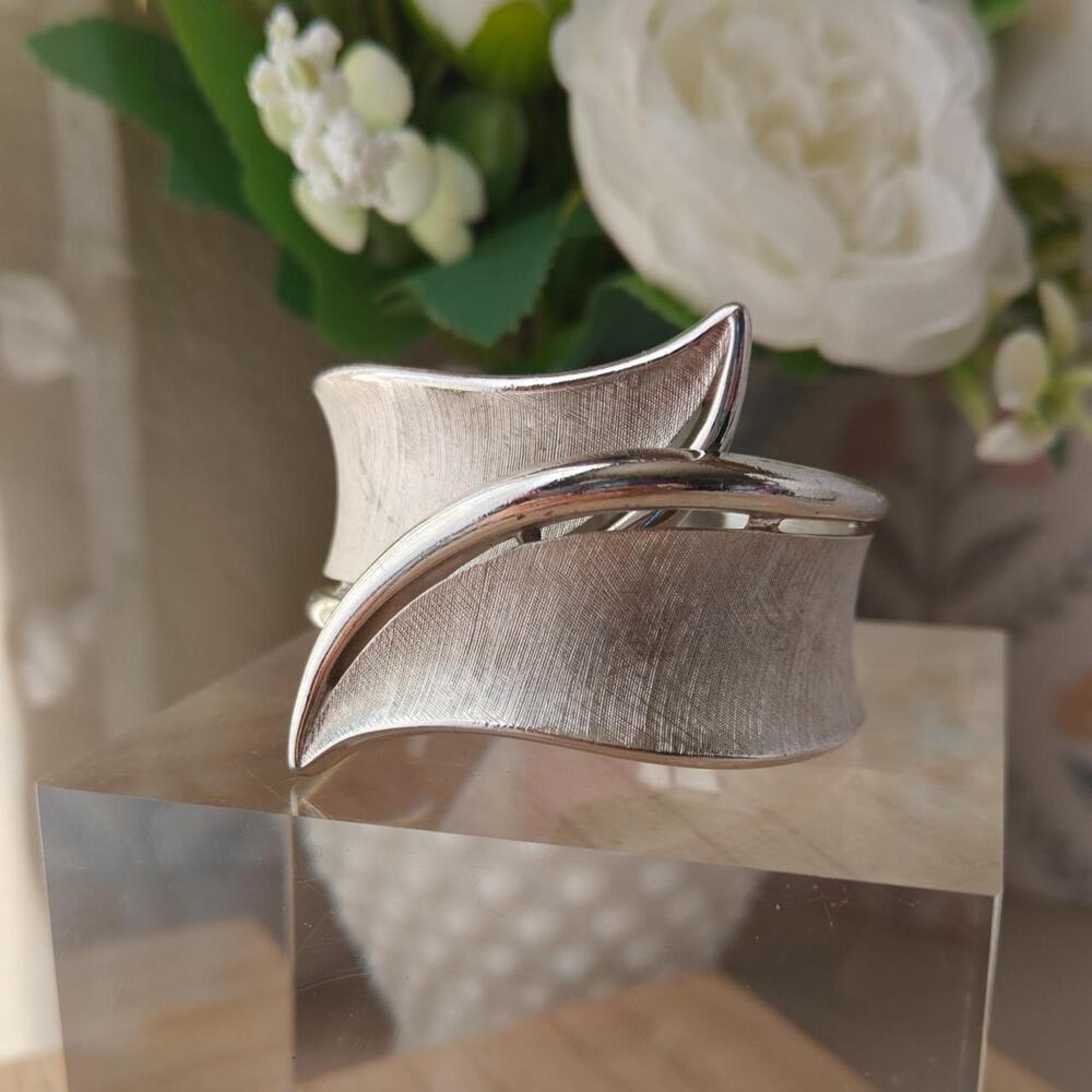 Vintage Crown Trifari brushed silver tone curved hinged bypass cuff bracelet